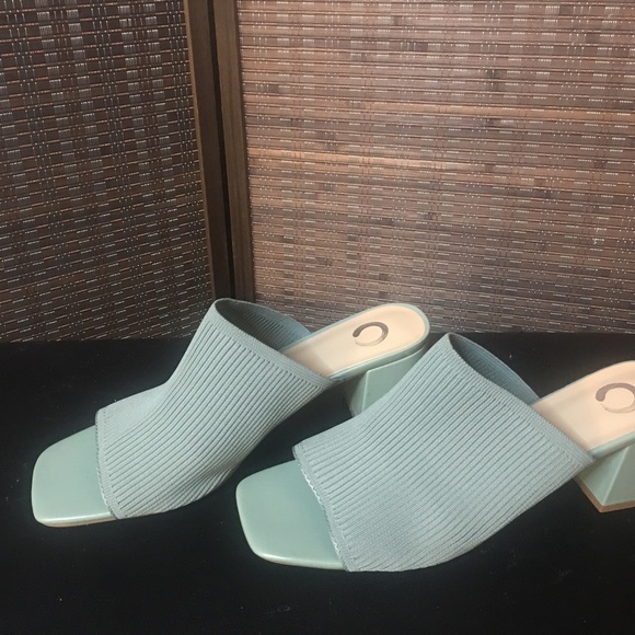 3inch Block Heel, Light weight Fabric Upper. Square Toe - Picture 9 of 10